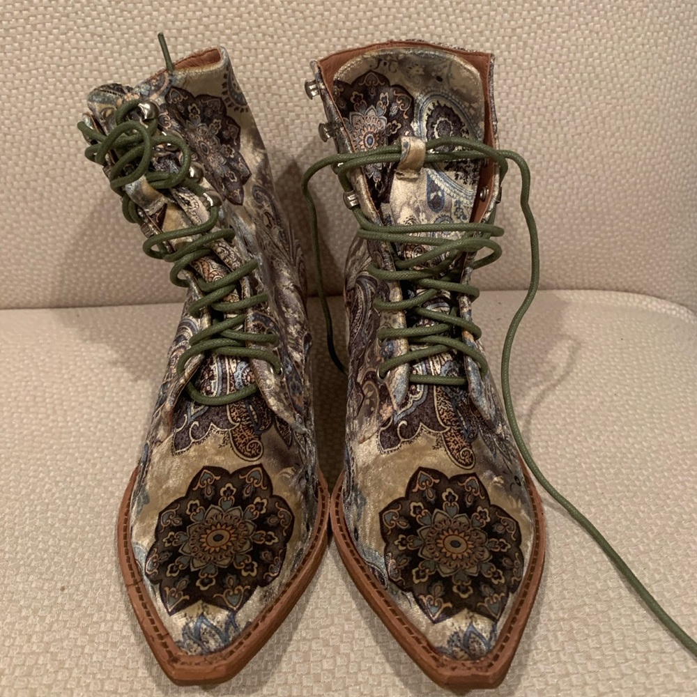 7.5 Jeffrey Campbell Elmcroft Velvet Boots